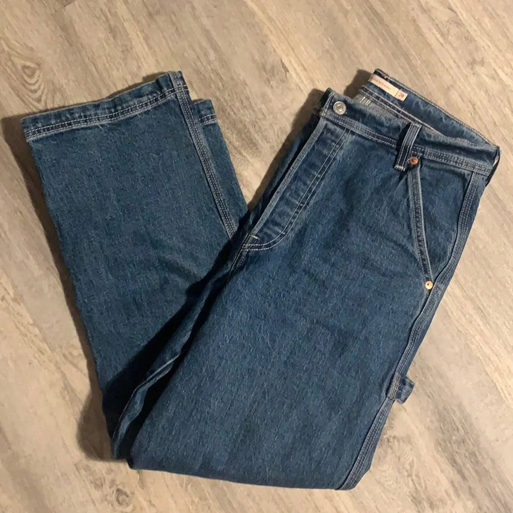 Like new Levi’s rib cage straight - Picture 1 of 3